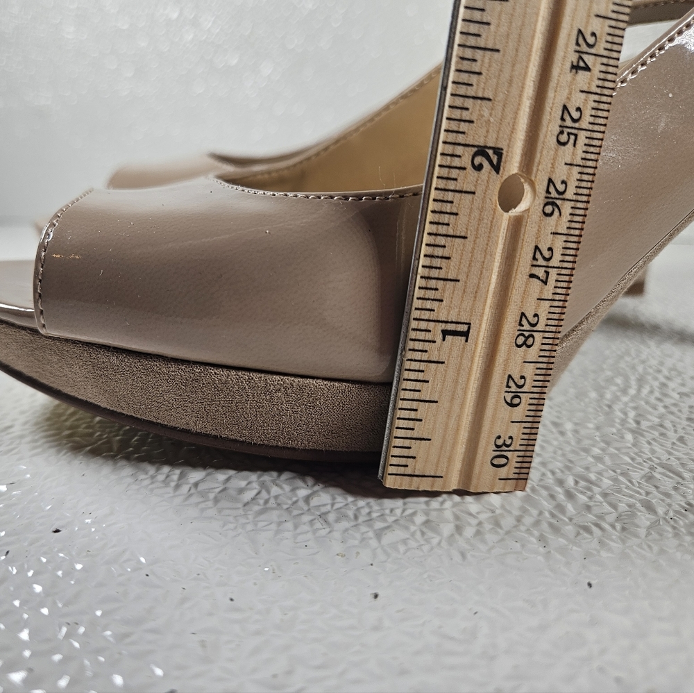 Nine west tan size 7 high heeled shoes